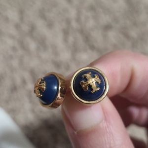 Tory burch earing.